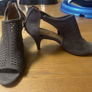 Size 8 grey style & co heels
